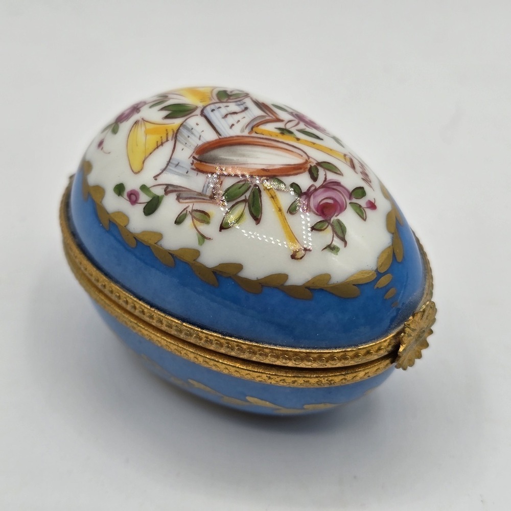 Vtg limoges trinket box La main egg shaped Blue Floral Music Paris Style‎